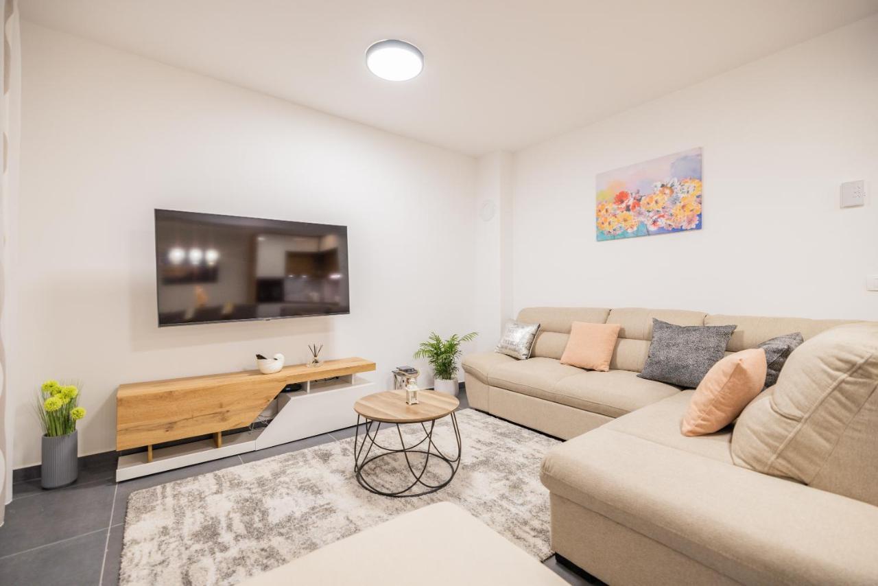 Elegance Apartment *